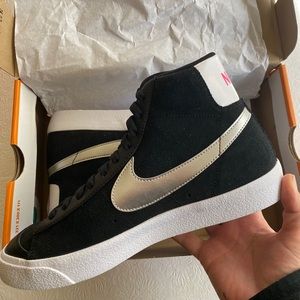 NIKE BLAZER MID VNTG ‘77